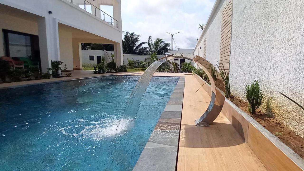 Villa Bolati, Avec Piscine, Jacuzzi, Jardin Et Vue Bonoua Bagian luar foto